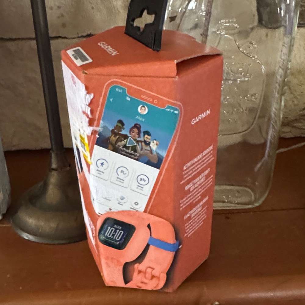 Garmin Vivofit Jr. 3 in Peach and Purple - Picture 4 of 4